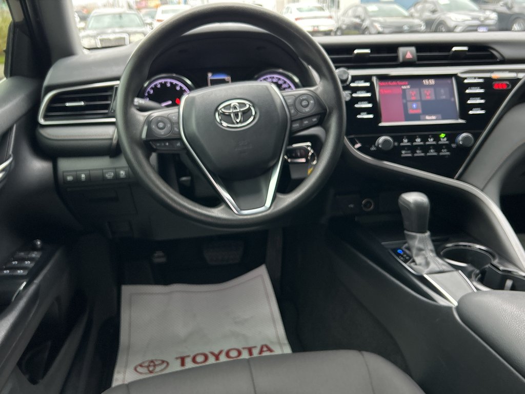 2020 Toyota Camry LE in Niagara Falls, Ontario - 11 - w1024h768px