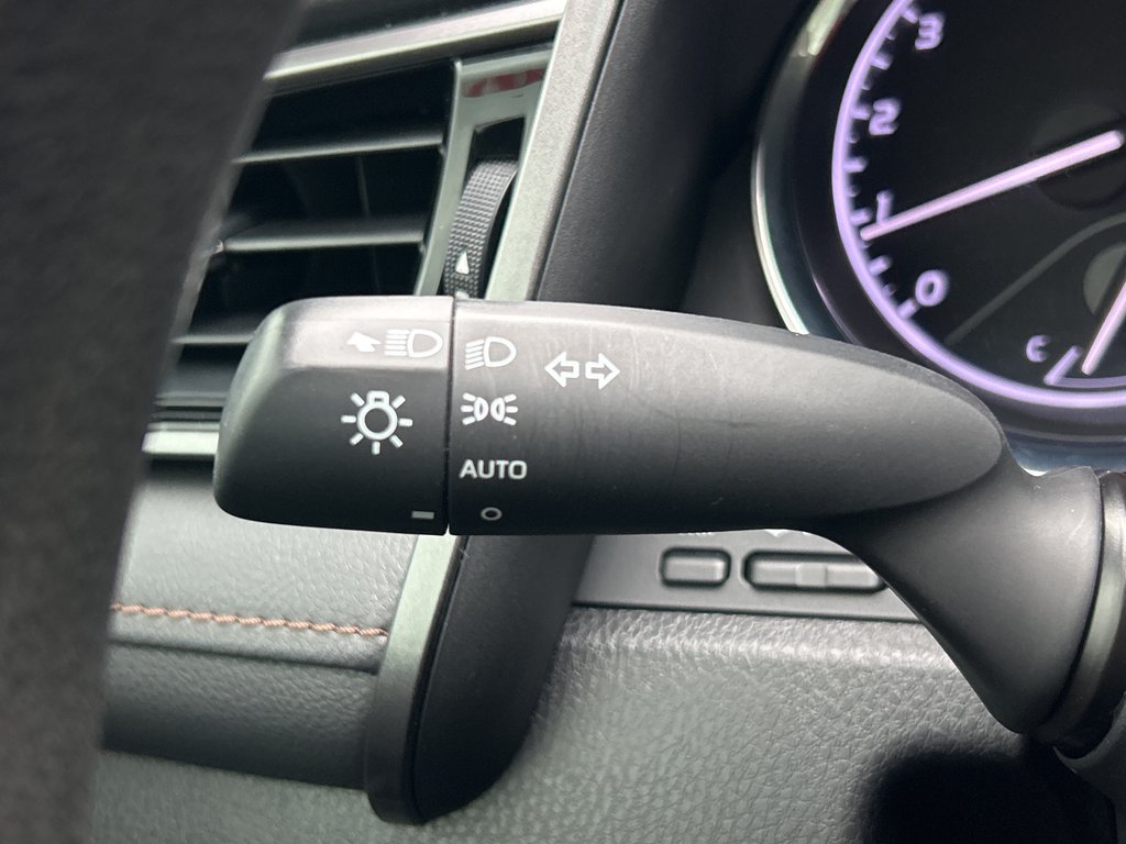 2020 Toyota Camry LE in Niagara Falls, Ontario - 18 - w1024h768px