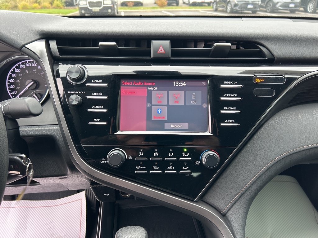 2020 Toyota Camry LE in Niagara Falls, Ontario - 16 - w1024h768px