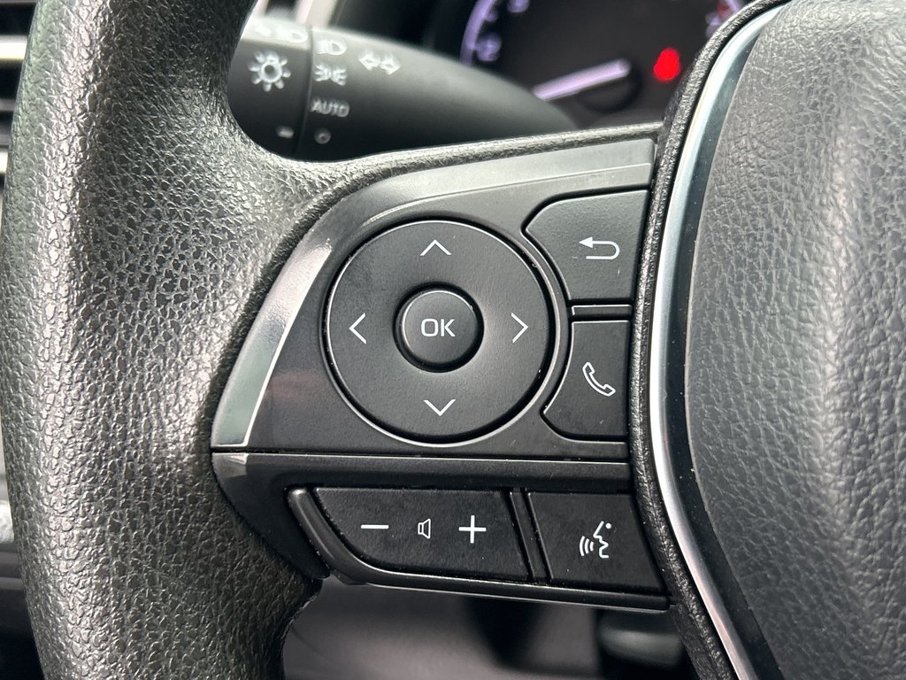 2020 Toyota Camry LE in Niagara Falls, Ontario - 13 - w1024h768px