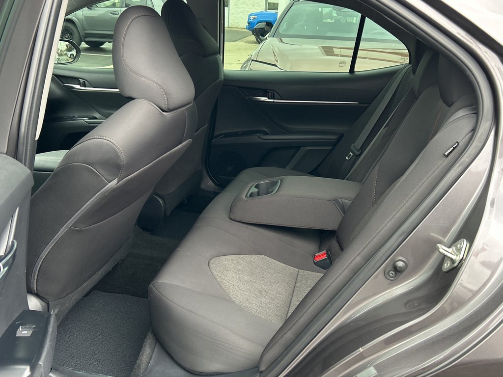2020 Toyota Camry LE in Niagara Falls, Ontario - 10 - w1024h768px