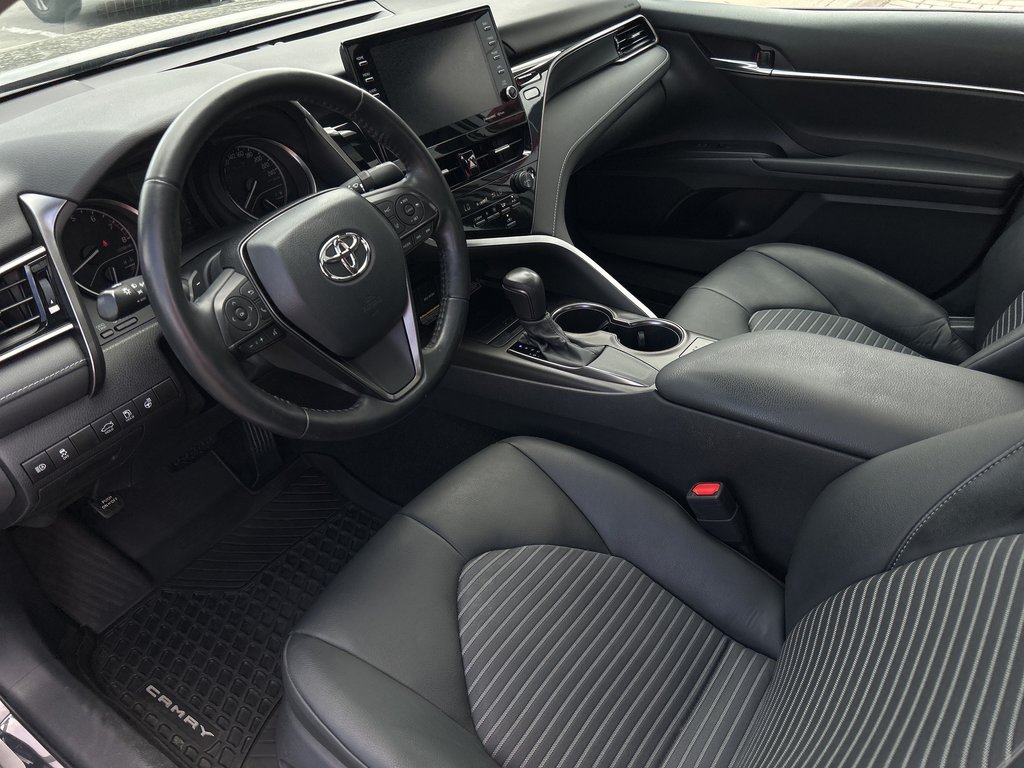 2021 Toyota Camry SE in Niagara Falls, Ontario - 10 - w1024h768px