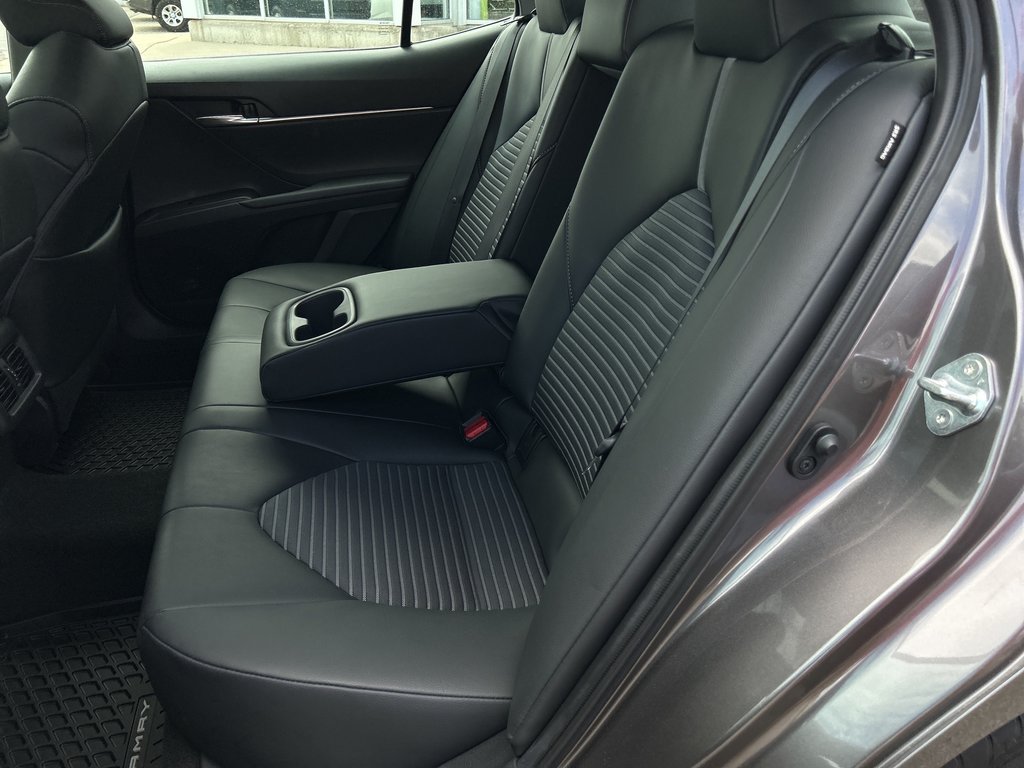 2021 Toyota Camry SE in Niagara Falls, Ontario - 12 - w1024h768px