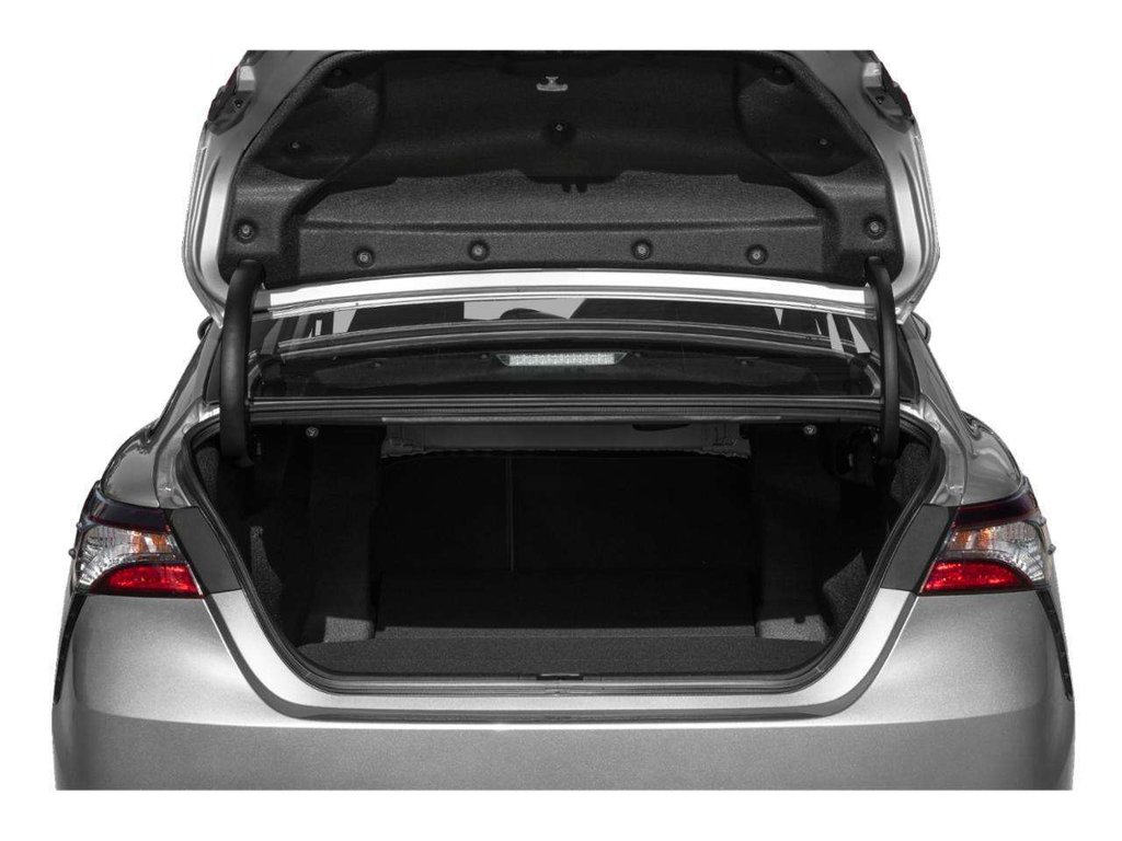 2021 Toyota Camry SE in Niagara Falls, Ontario - 10 - w1024h768px