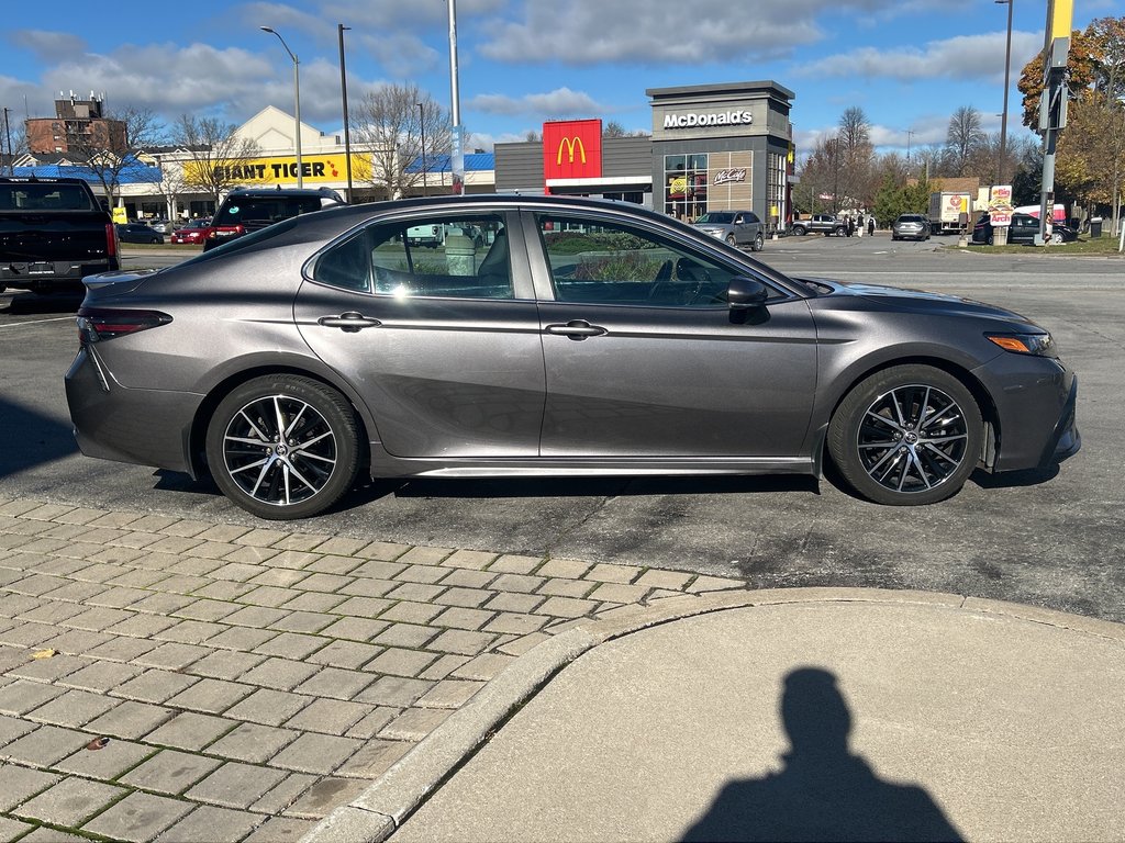 2023  Camry Hybrid SE in Niagara Falls, Ontario - 5 - w1024h768px