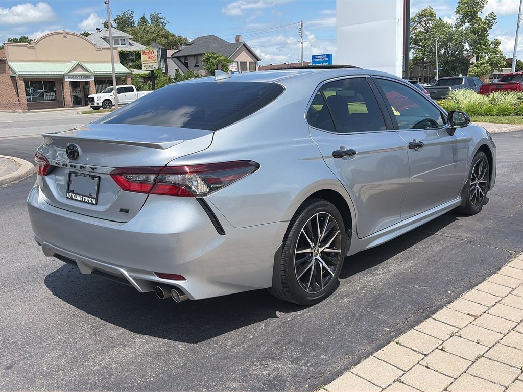 2024 Toyota Camry SE in Niagara Falls, Ontario - 5 - w1024h768px