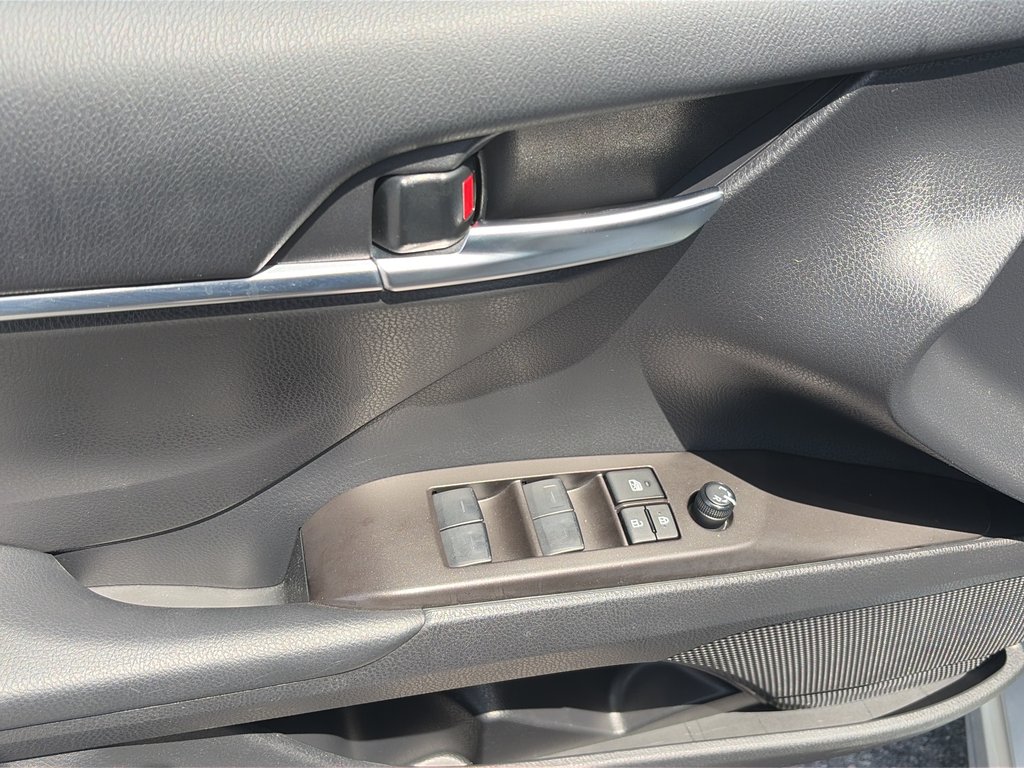 2024 Toyota Camry SE in Niagara Falls, Ontario - 9 - w1024h768px