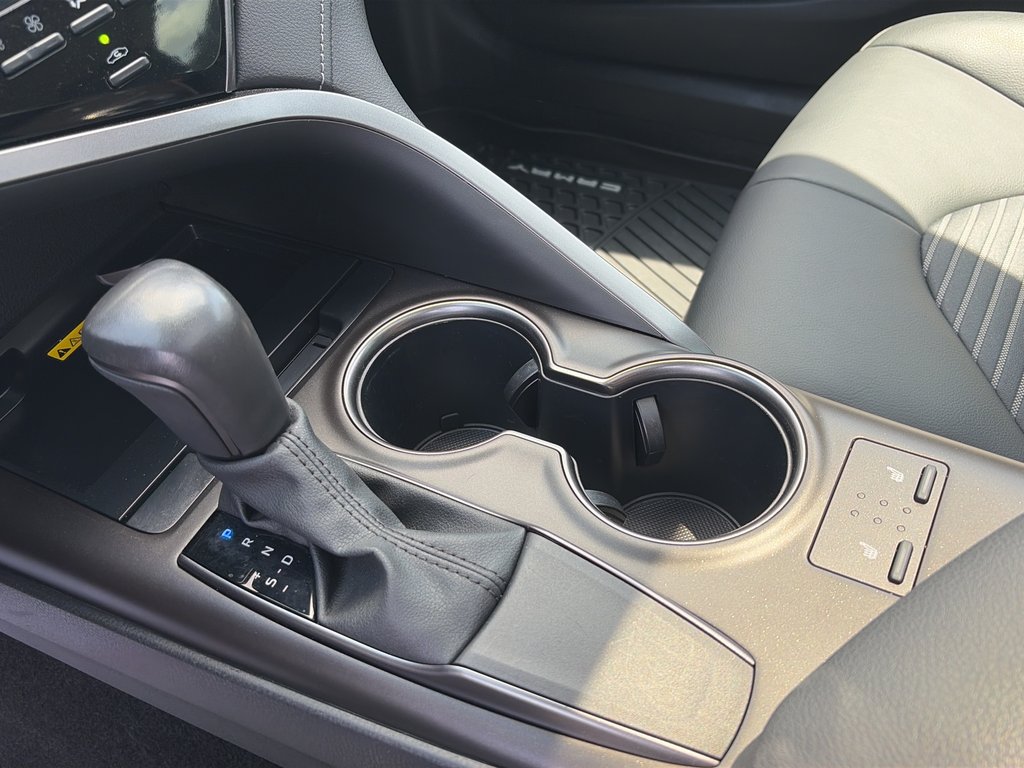2024 Toyota Camry SE in Niagara Falls, Ontario - 14 - w1024h768px