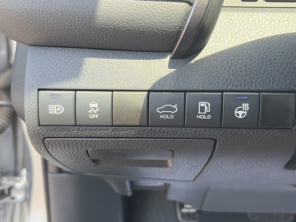 2024 Toyota Camry SE in Niagara Falls, Ontario - 13 - w1024h768px