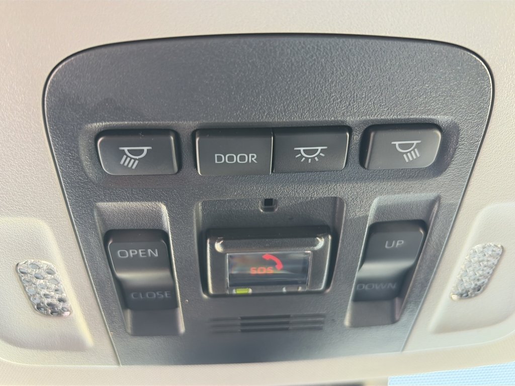2024 Toyota Camry SE in Niagara Falls, Ontario - 18 - w1024h768px