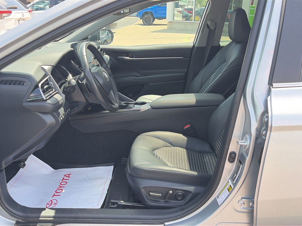 2024 Toyota Camry SE in Niagara Falls, Ontario - 10 - w1024h768px