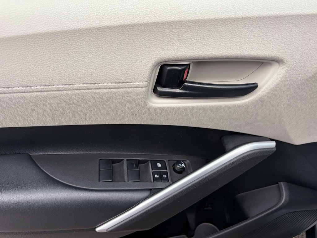 2022 Toyota Corolla Cross L in Niagara Falls, Ontario - 10 - w1024h768px