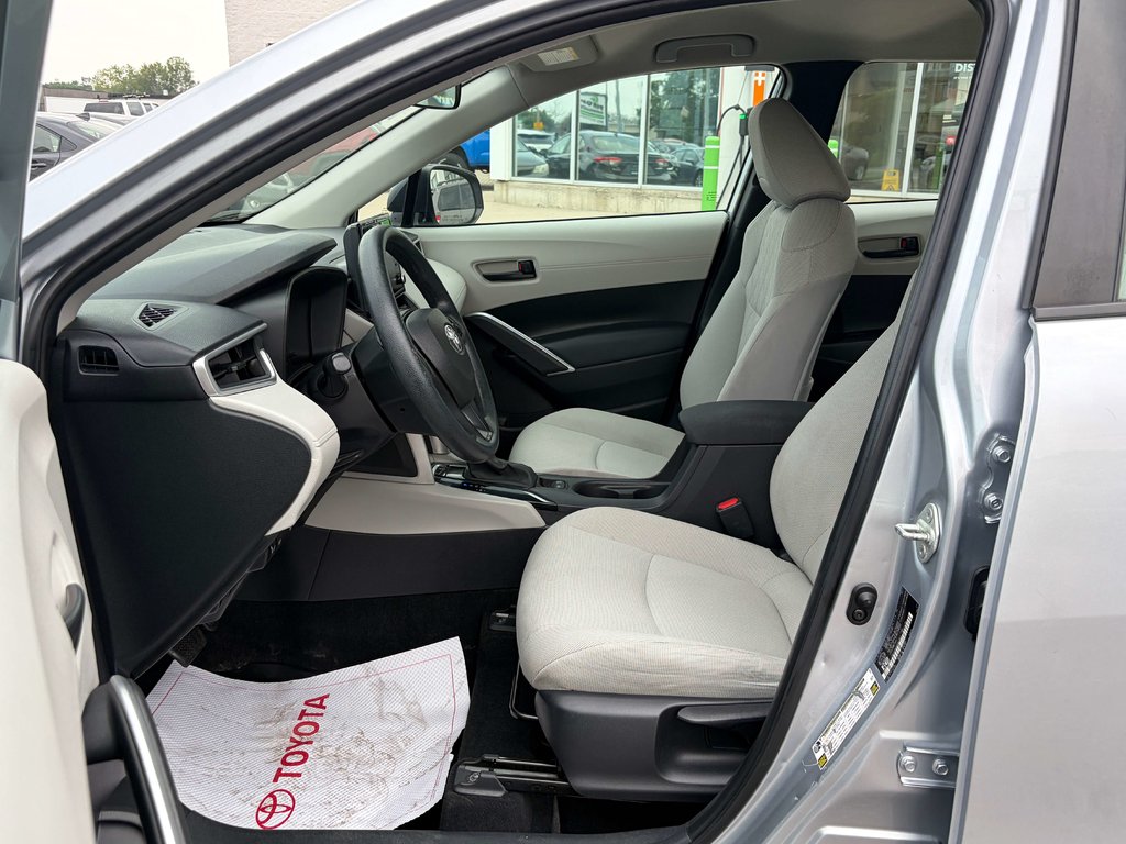 2022 Toyota Corolla Cross L in Niagara Falls, Ontario - 8 - w1024h768px