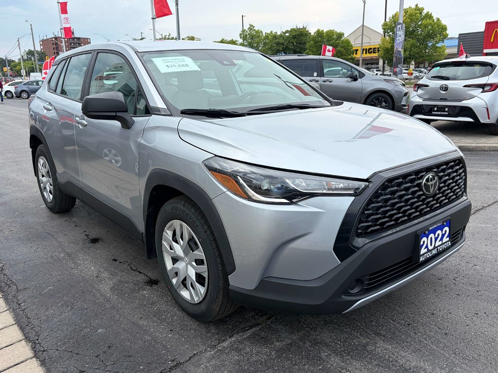 2022 Toyota Corolla Cross L in Niagara Falls, Ontario - 6 - w1024h768px