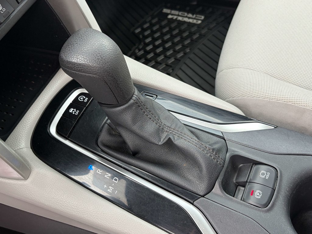 2022 Toyota Corolla Cross L in Niagara Falls, Ontario - 15 - w1024h768px