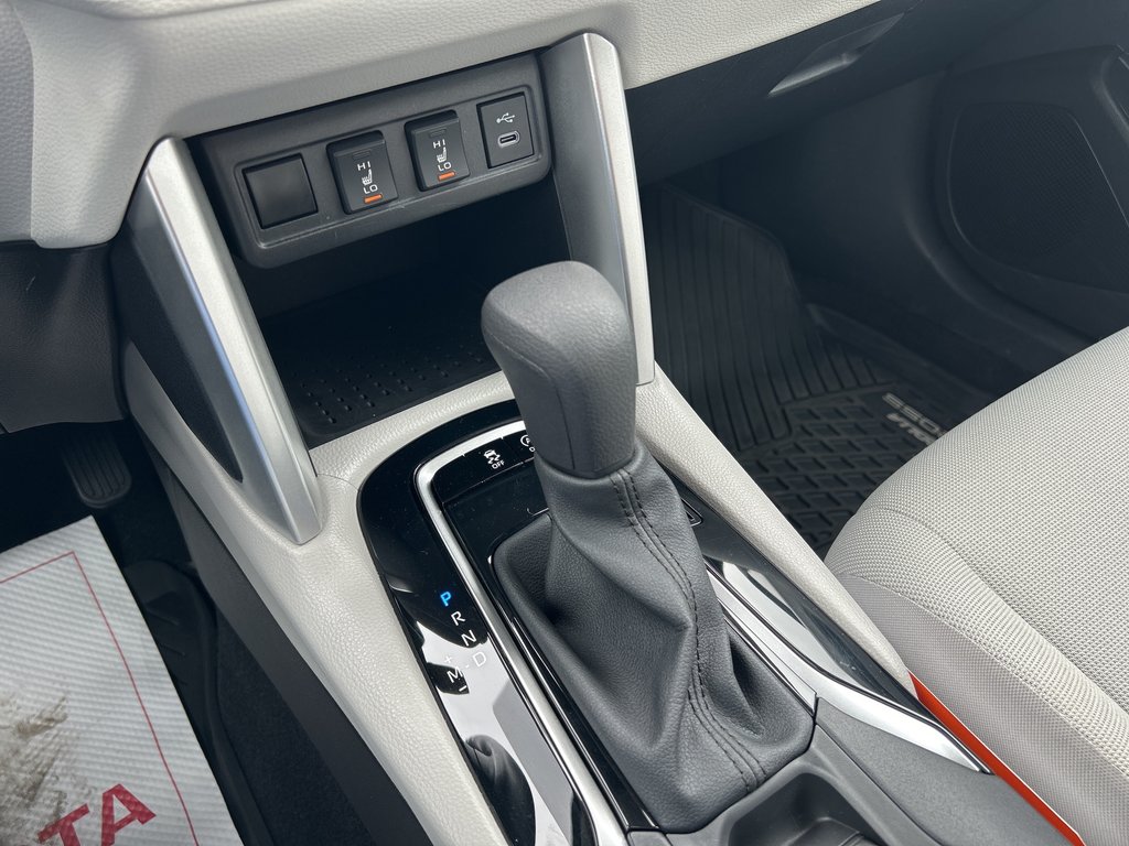 2023 Toyota COROLLA CROSS L in Niagara Falls, Ontario - 17 - w1024h768px