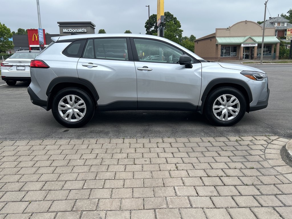 2023 Toyota COROLLA CROSS L in Niagara Falls, Ontario - 6 - w1024h768px