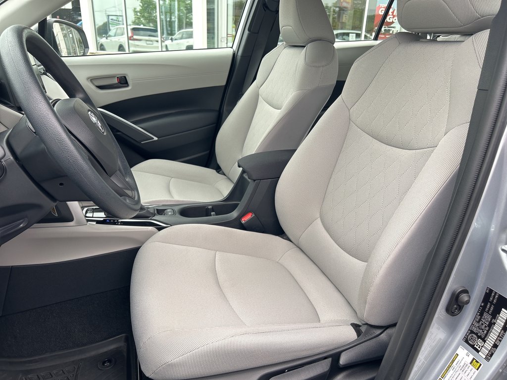 2023 Toyota COROLLA CROSS L in Niagara Falls, Ontario - 11 - w1024h768px