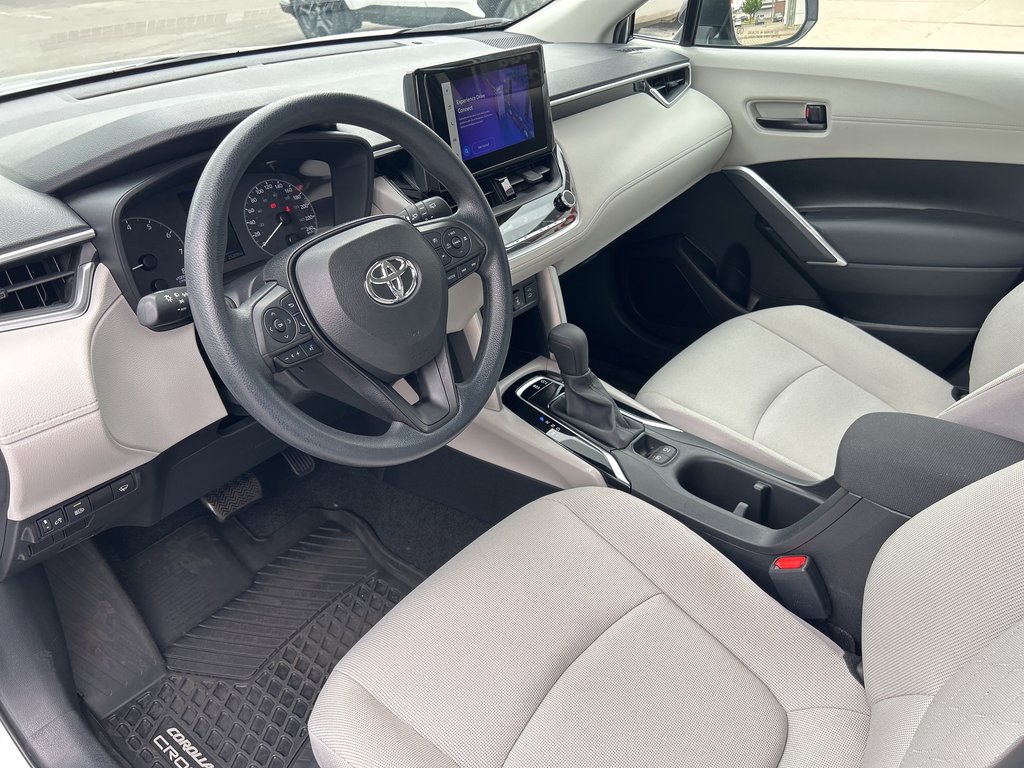 2023 Toyota COROLLA CROSS L in Niagara Falls, Ontario - 10 - w1024h768px