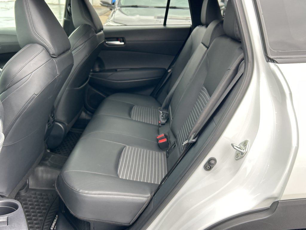 2023 Toyota Corolla Cross Hybrid XSE in Niagara Falls, Ontario - 13 - w1024h768px