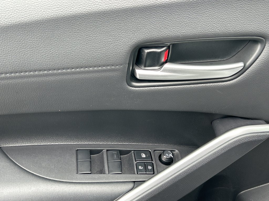 2023 Toyota Corolla Cross Hybrid XSE in Niagara Falls, Ontario - 11 - w1024h768px