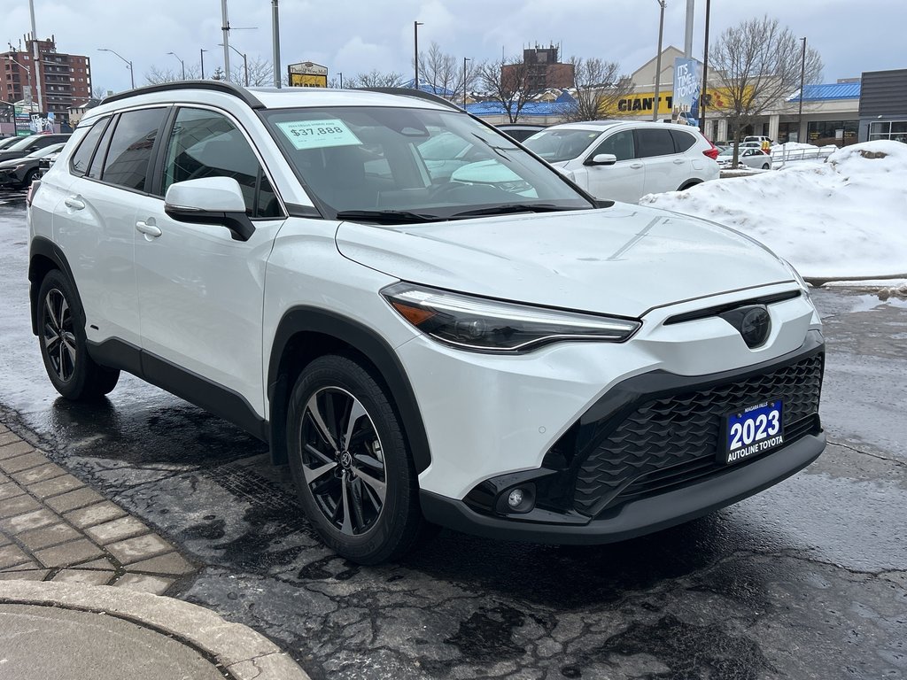 2023 Toyota Corolla Cross Hybrid XSE in Niagara Falls, Ontario - 7 - w1024h768px