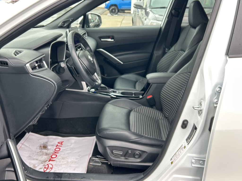 2023 Toyota Corolla Cross Hybrid XSE in Niagara Falls, Ontario - 12 - w1024h768px