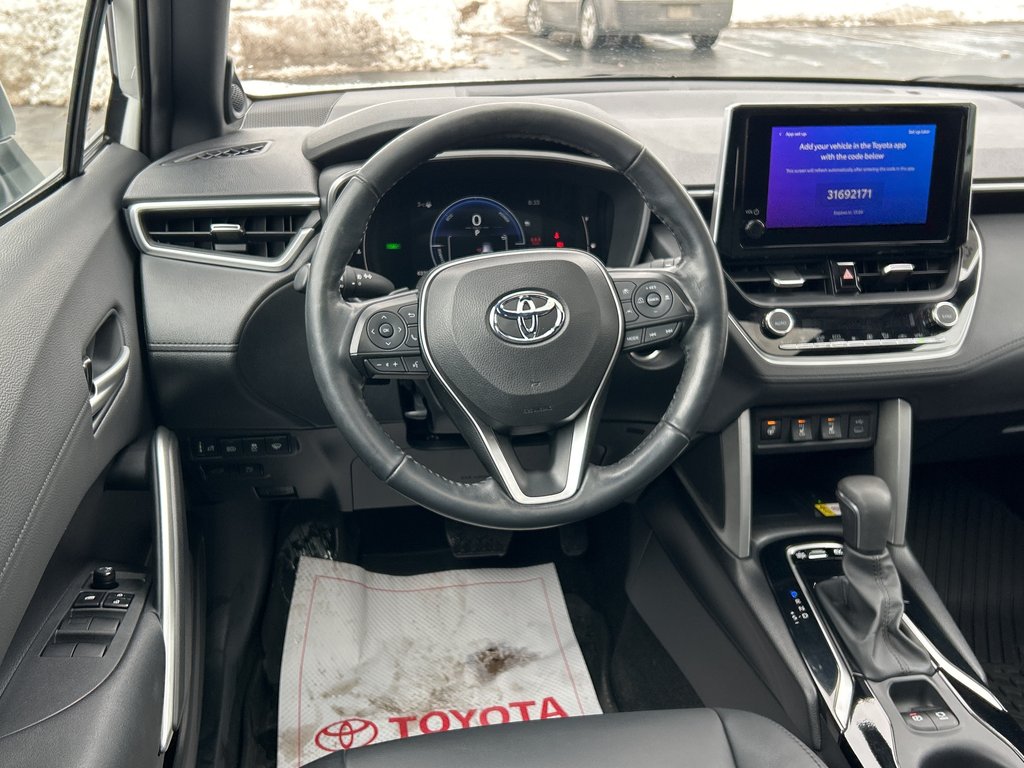 2023 Toyota Corolla Cross Hybrid XSE in Niagara Falls, Ontario - 14 - w1024h768px