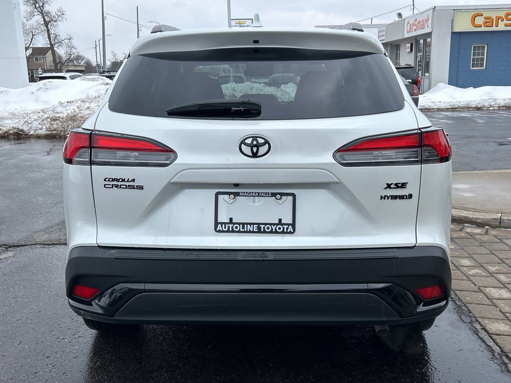 2023 Toyota Corolla Cross Hybrid XSE photo 4