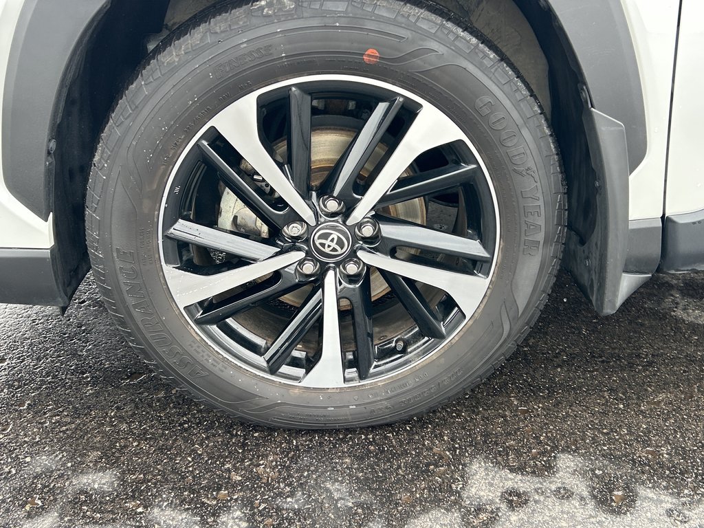 2023 Toyota Corolla Cross Hybrid XSE in Niagara Falls, Ontario - 9 - w1024h768px