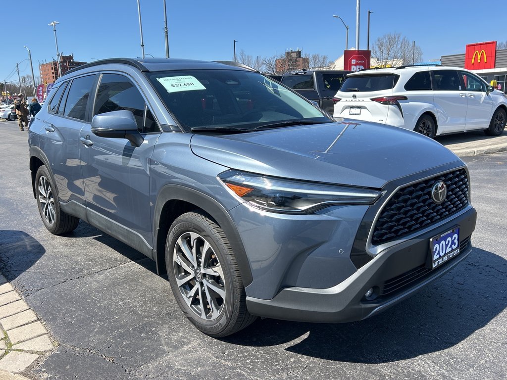 2023 Toyota Corolla Cross XLE in Niagara Falls, Ontario - 6 - w1024h768px