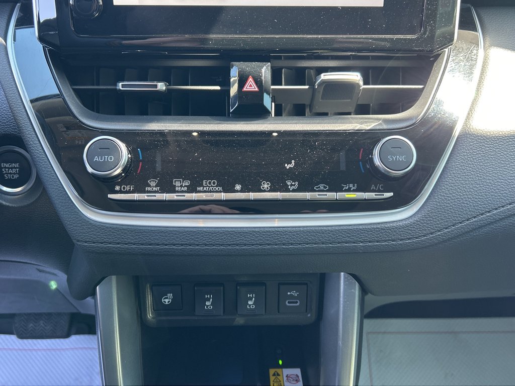 2023 Toyota Corolla Cross XLE in Niagara Falls, Ontario - 14 - w1024h768px