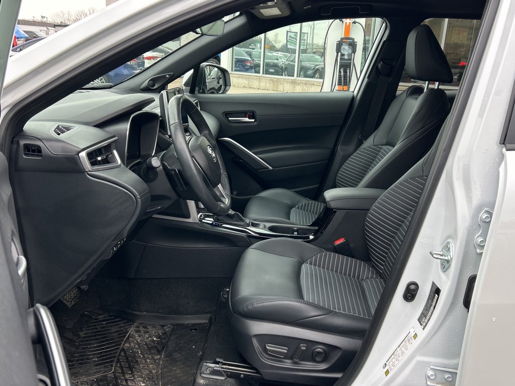 2024 Toyota Corolla Cross Hybrid XSE in Niagara Falls, Ontario - 11 - w1024h768px