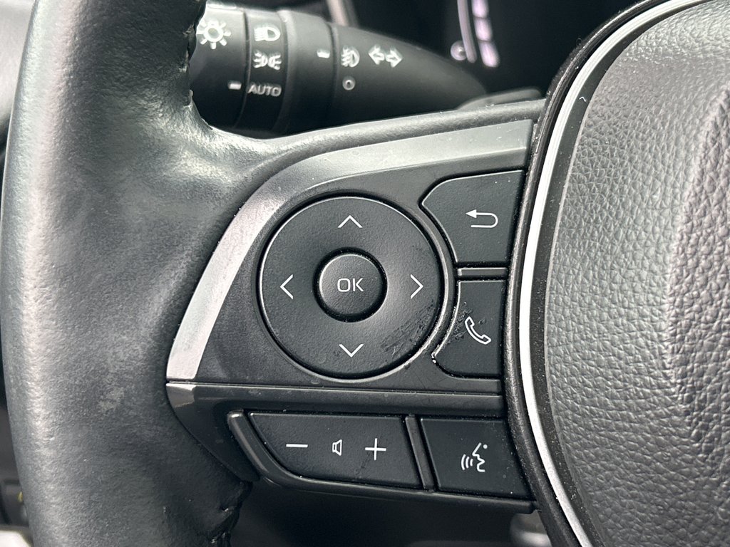 2024 Toyota Corolla Cross Hybrid XSE in Niagara Falls, Ontario - 14 - w1024h768px