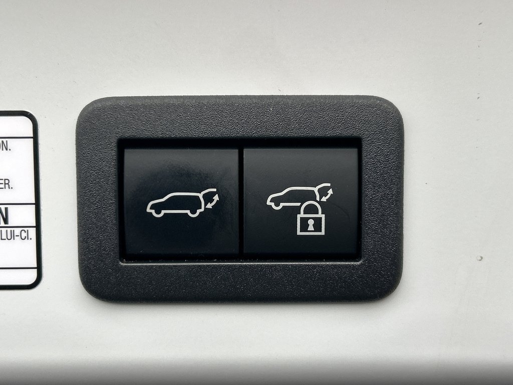 2024 Toyota Corolla Cross Hybrid XSE in Niagara Falls, Ontario - 21 - w1024h768px