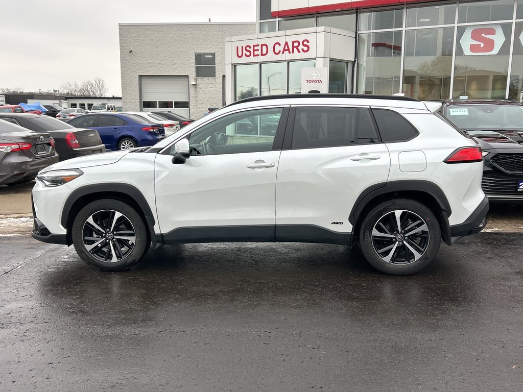 2024 Toyota Corolla Cross Hybrid XSE in Niagara Falls, Ontario - 2 - w1024h768px