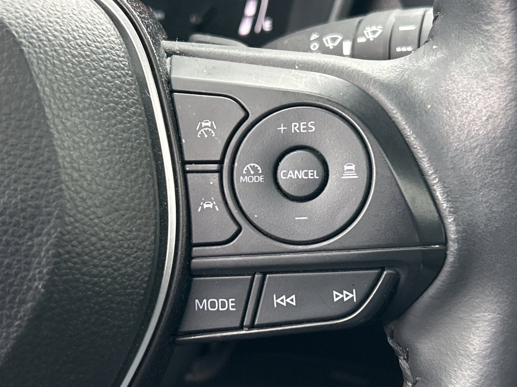 2024 Toyota Corolla Cross Hybrid XSE in Niagara Falls, Ontario - 15 - w1024h768px