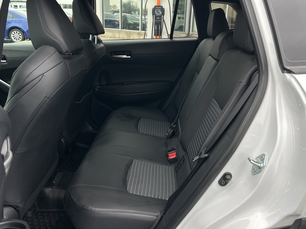 2024 Toyota Corolla Cross Hybrid XSE in Niagara Falls, Ontario - 12 - w1024h768px