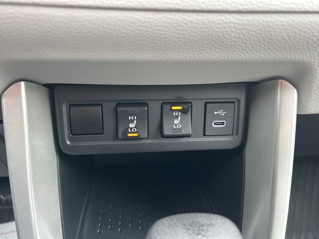 2024 Toyota Corolla Cross L in Niagara Falls, Ontario - 13 - w1024h768px