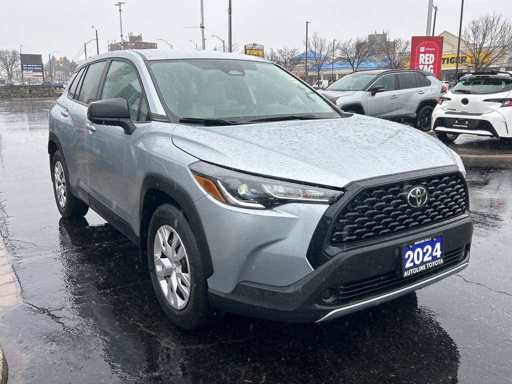 2024 Toyota Corolla Cross L in Niagara Falls, Ontario - 6 - w1024h768px