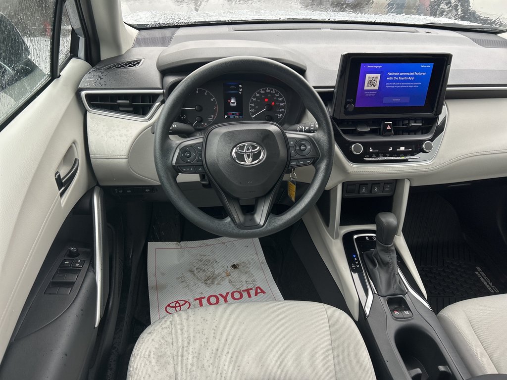 2024 Toyota Corolla Cross L in Niagara Falls, Ontario - 9 - w1024h768px