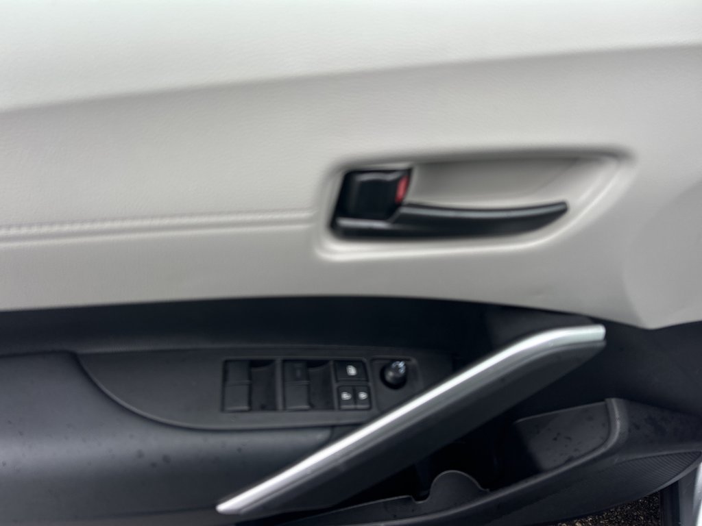 2024 Toyota Corolla Cross L in Niagara Falls, Ontario - 8 - w1024h768px