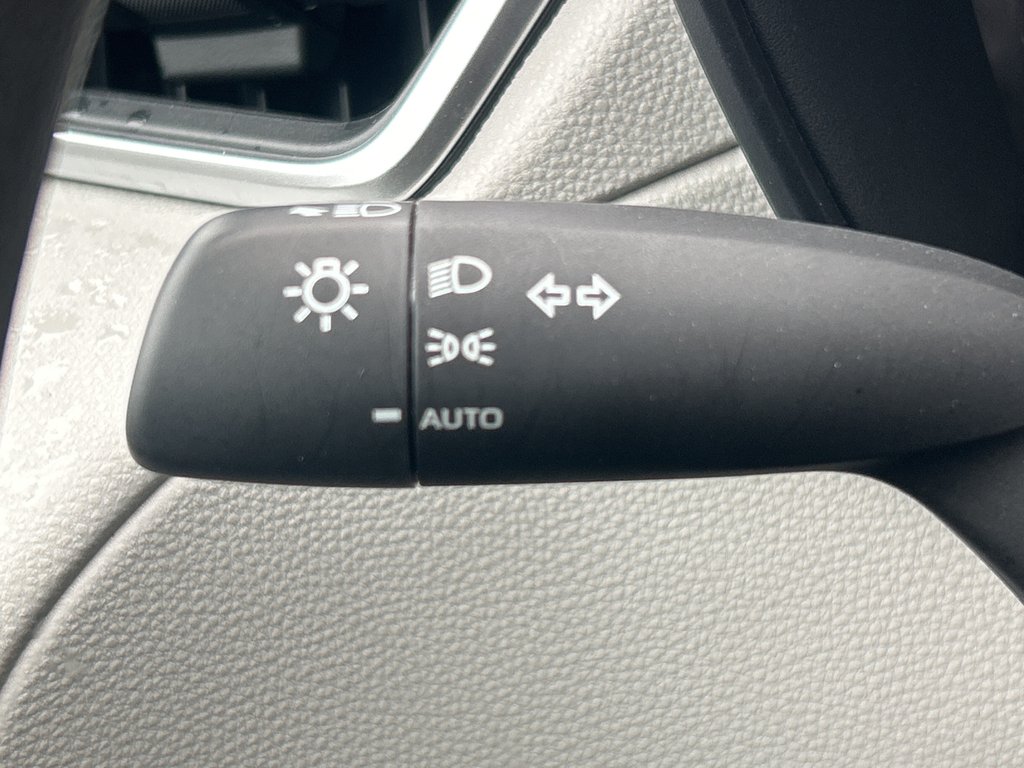 2024 Toyota Corolla Cross L in Niagara Falls, Ontario - 20 - w1024h768px