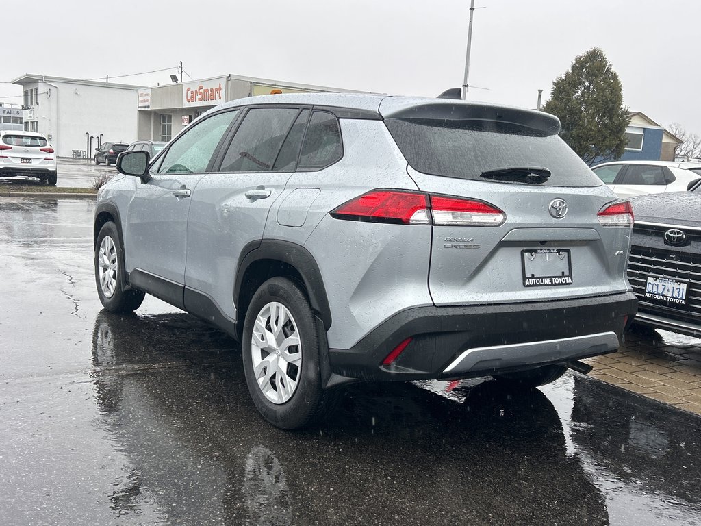 2024 Toyota Corolla Cross L photo 2
