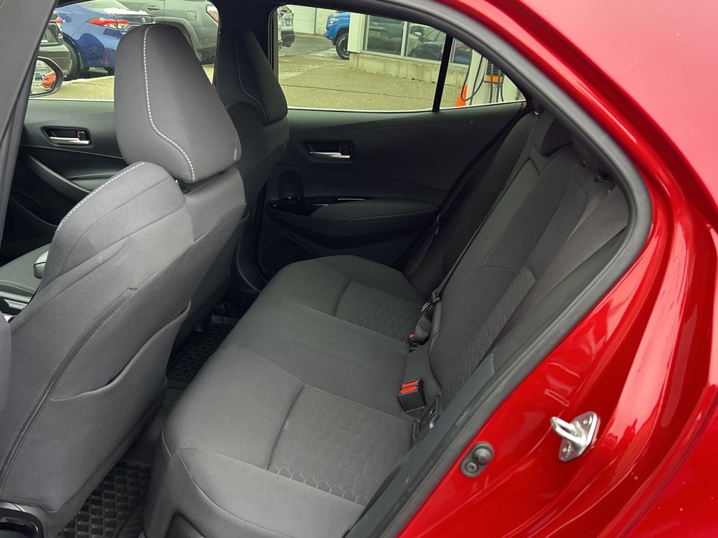 2021 Toyota Corolla Hatchback 4DR HB CVT in Niagara Falls, Ontario - 12 - w1024h768px