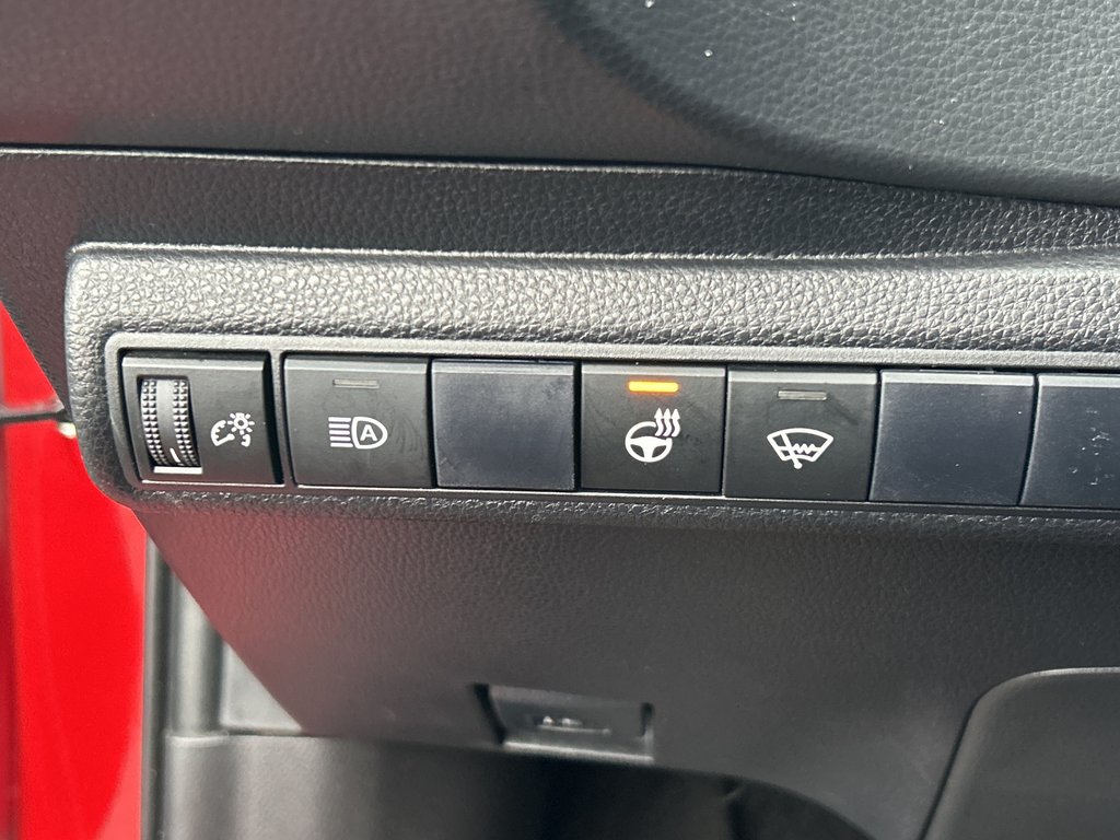 2021 Toyota Corolla Hatchback 4DR HB CVT in Niagara Falls, Ontario - 13 - w1024h768px