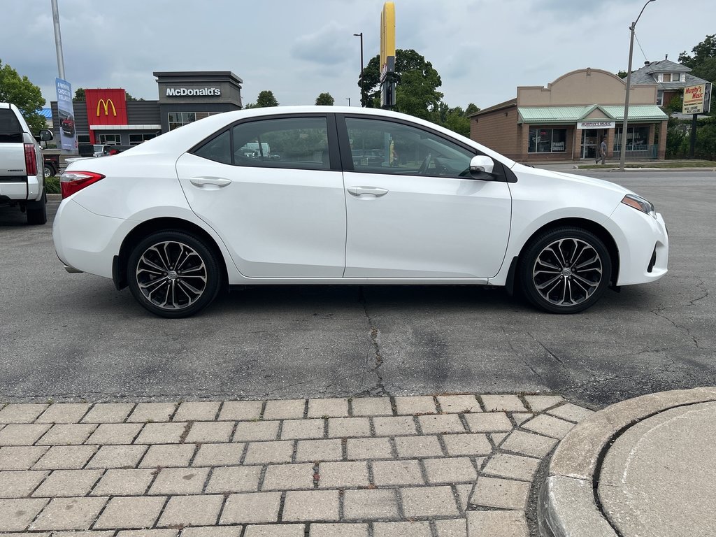 2016 Toyota Corolla S in Niagara Falls, Ontario - 6 - w1024h768px