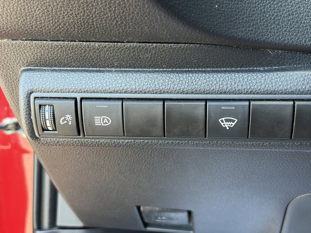 2021 Toyota Corolla LE in Niagara Falls, Ontario - 12 - w1024h768px