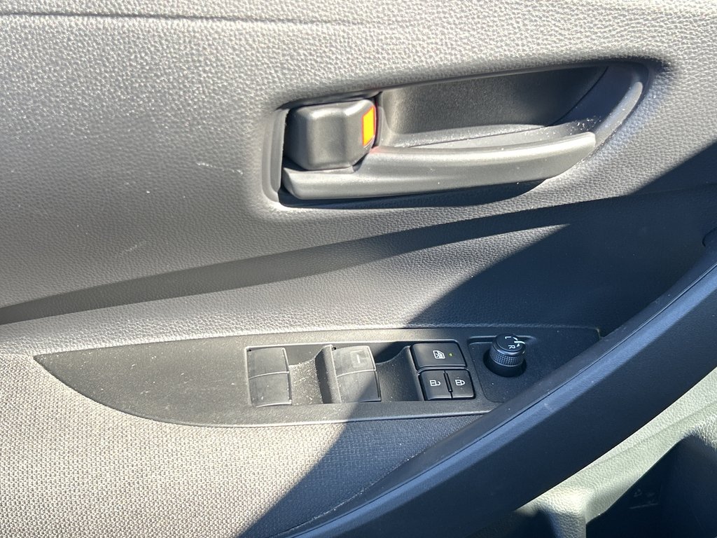 2024 Toyota Corolla Hybrid LE in Niagara Falls, Ontario - 9 - w1024h768px