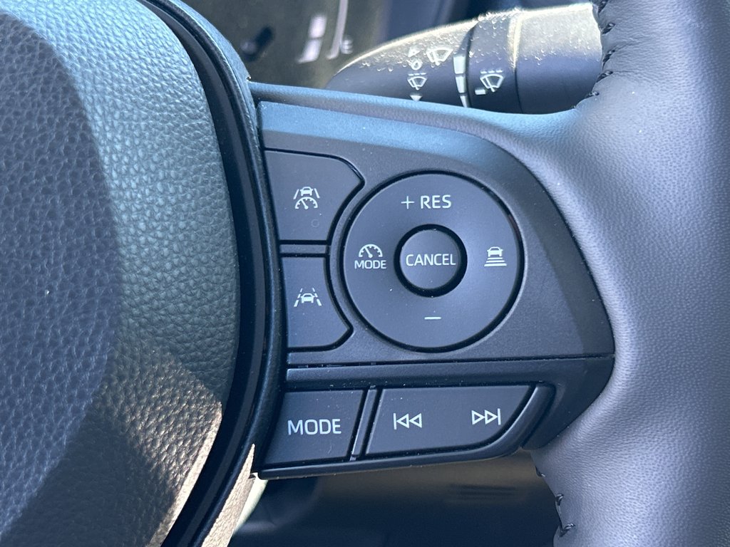 2024 Toyota Corolla Hybrid LE in Niagara Falls, Ontario - 15 - w1024h768px